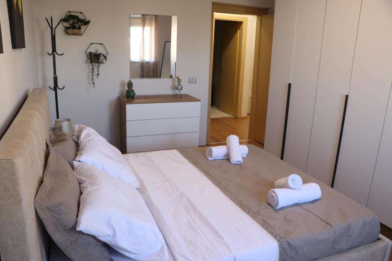 Pine Apartment Tirana Bagian luar foto
