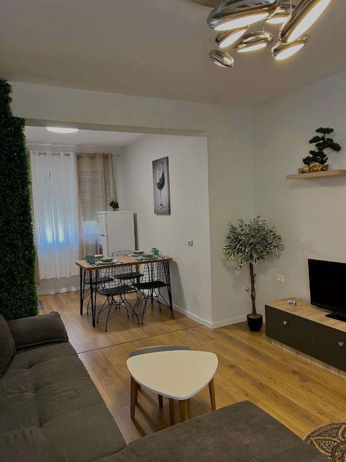Pine Apartment Tirana Bagian luar foto