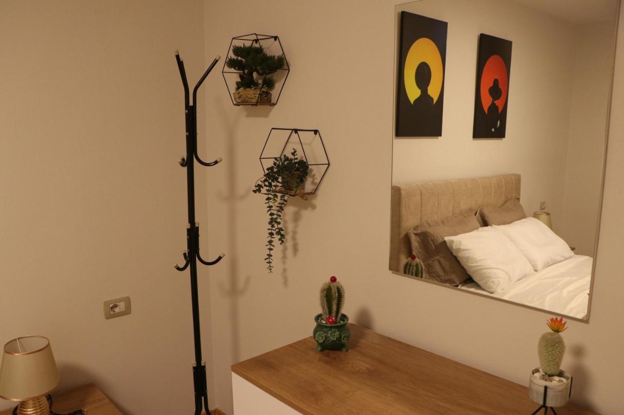 Pine Apartment Tirana Bagian luar foto