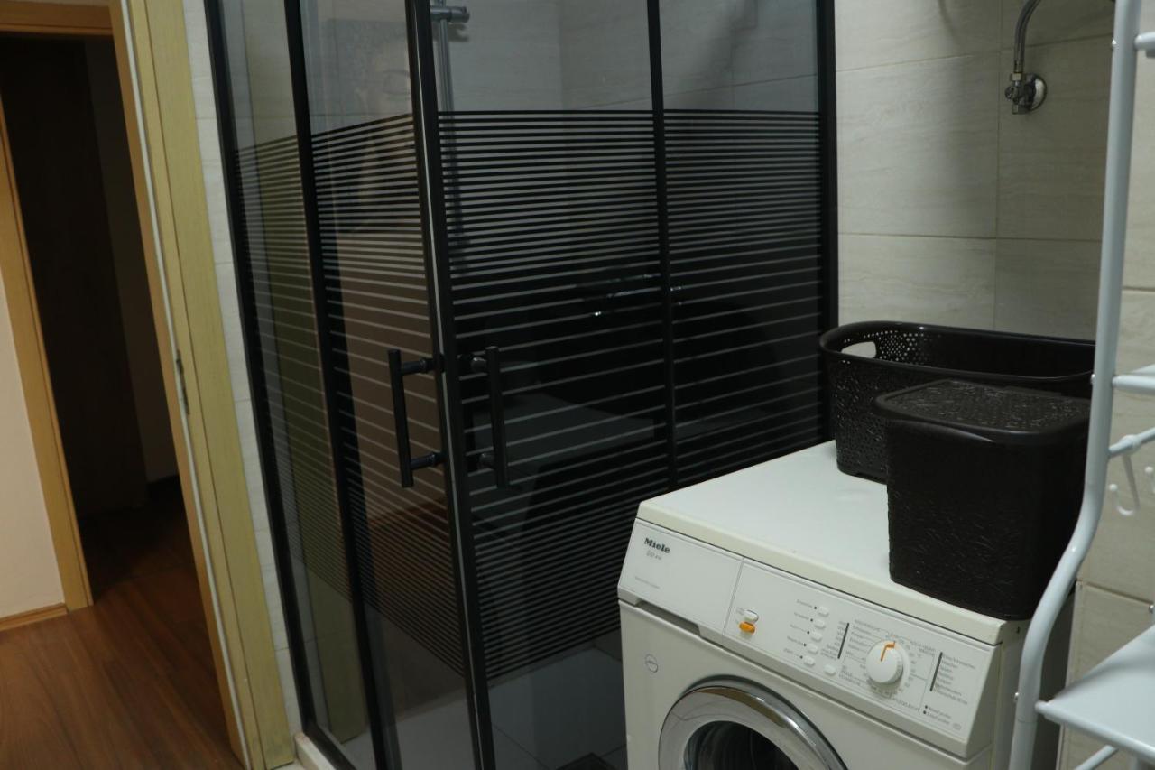 Pine Apartment Tirana Bagian luar foto