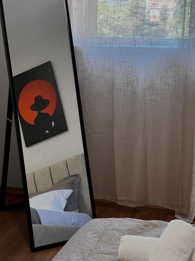 Pine Apartment Tirana Bagian luar foto