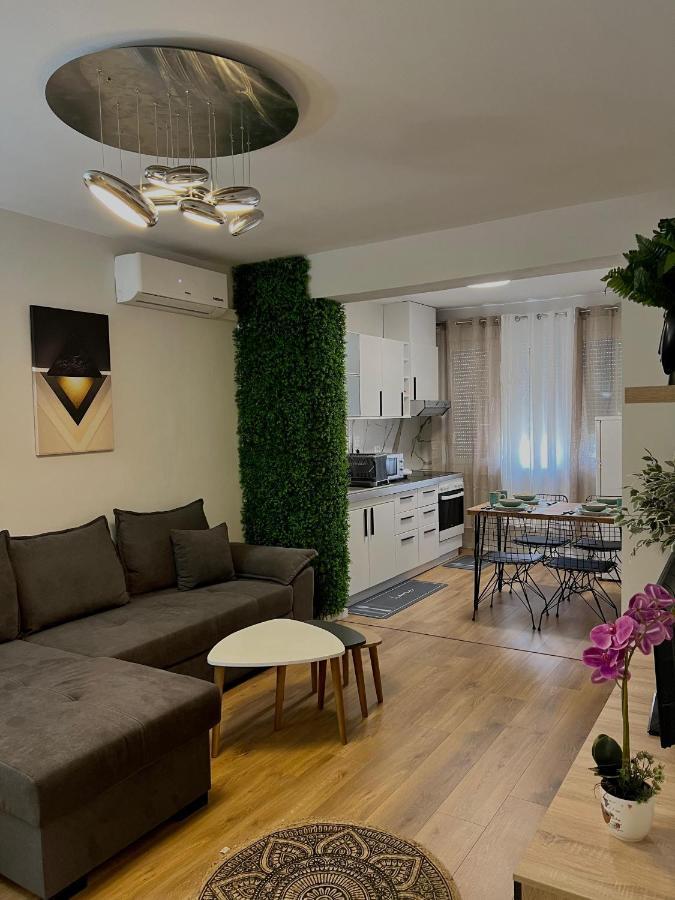 Pine Apartment Tirana Bagian luar foto