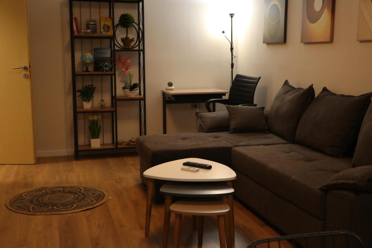 Pine Apartment Tirana Bagian luar foto